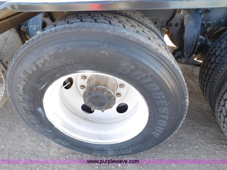 image for item AW9330 2000 Freightliner FLD120 semi truck