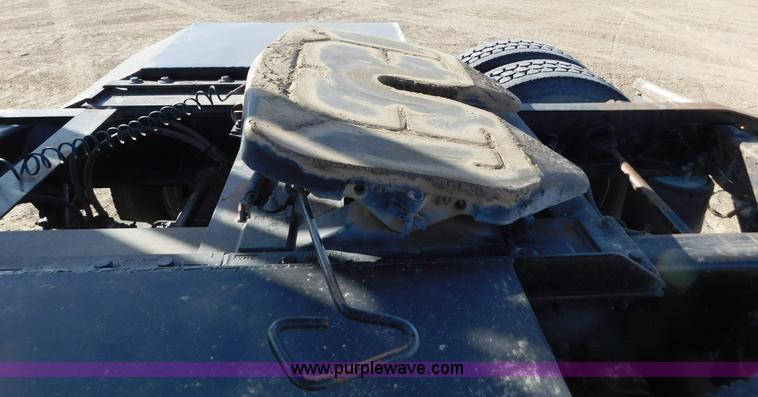 image for item AW9330 2000 Freightliner FLD120 semi truck