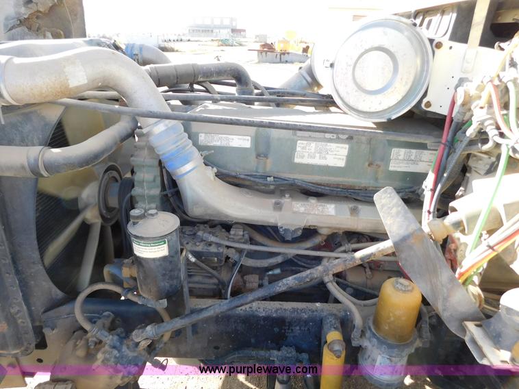 image for item AW9330 2000 Freightliner FLD120 semi truck