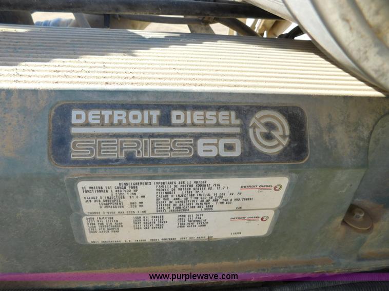 image for item AW9330 2000 Freightliner FLD120 semi truck