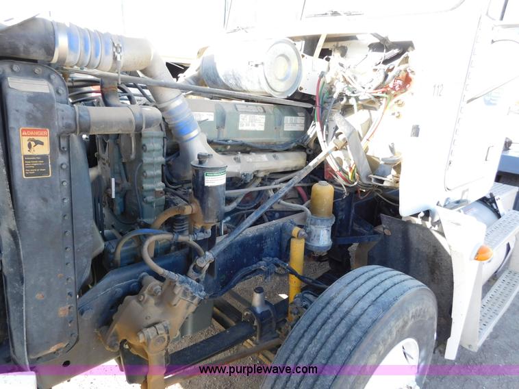 image for item AW9330 2000 Freightliner FLD120 semi truck