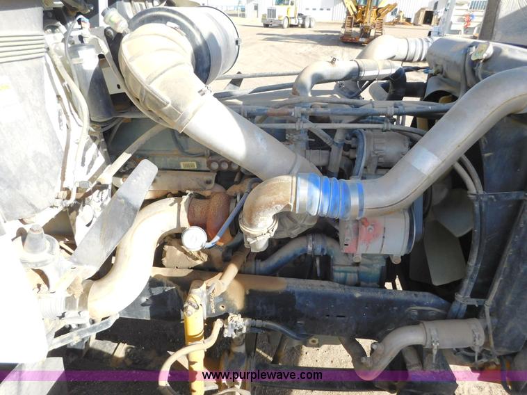 image for item AW9330 2000 Freightliner FLD120 semi truck