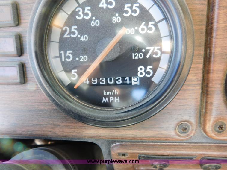 image for item AW9330 2000 Freightliner FLD120 semi truck