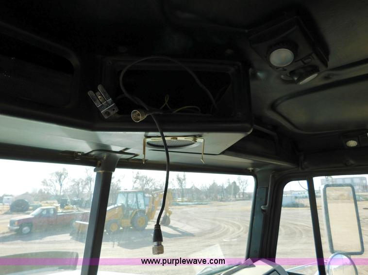 image for item AW9330 2000 Freightliner FLD120 semi truck