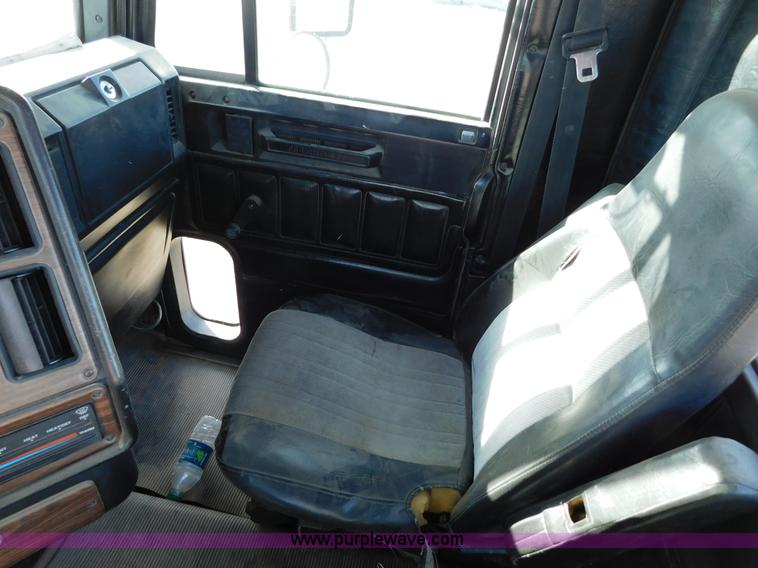 image for item AW9330 2000 Freightliner FLD120 semi truck