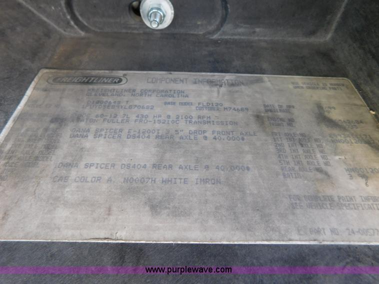 image for item AW9330 2000 Freightliner FLD120 semi truck