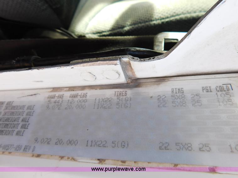 image for item AW9330 2000 Freightliner FLD120 semi truck