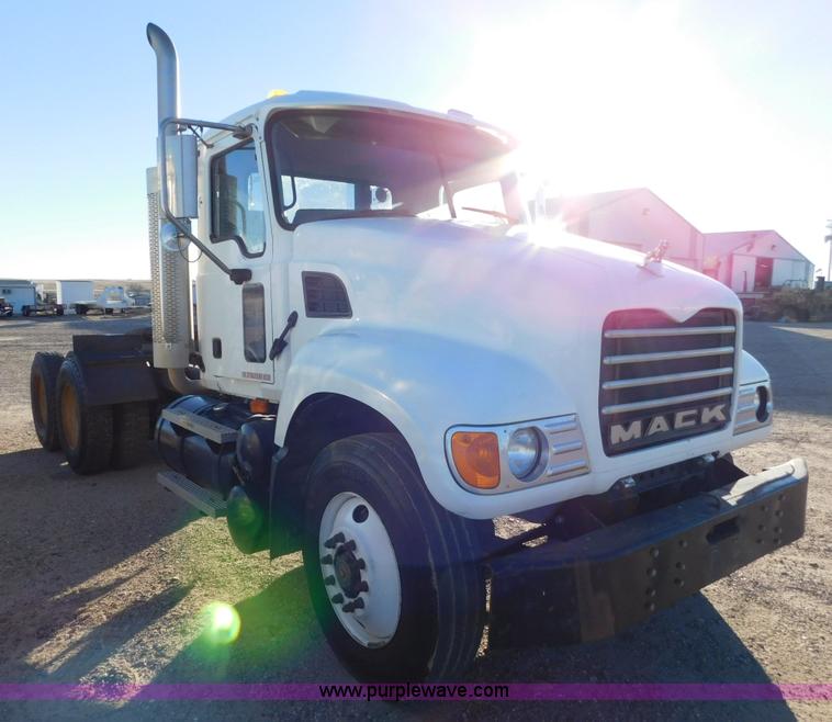 image for item AW9370 2005 Mack CV713 semi truck