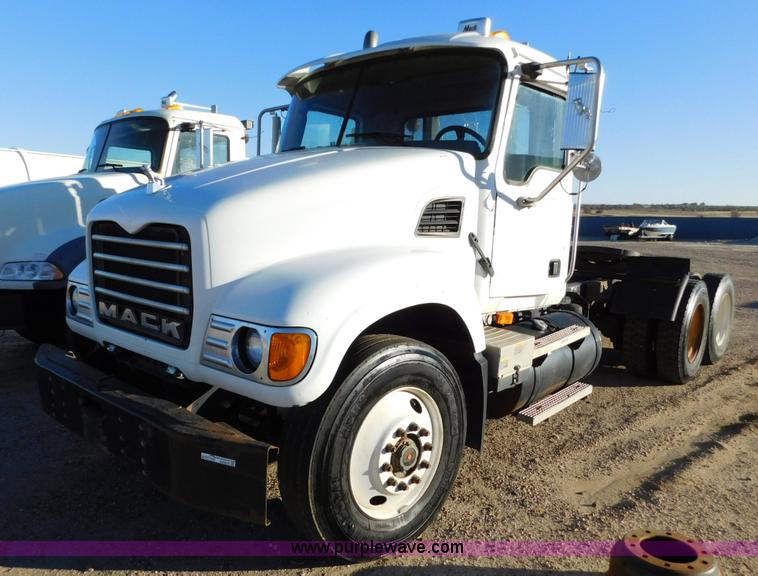 image for item AW9370 2005 Mack CV713 semi truck