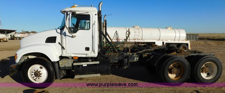 image for item AW9370 2005 Mack CV713 semi truck