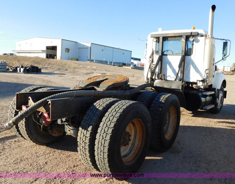 image for item AW9370 2005 Mack CV713 semi truck