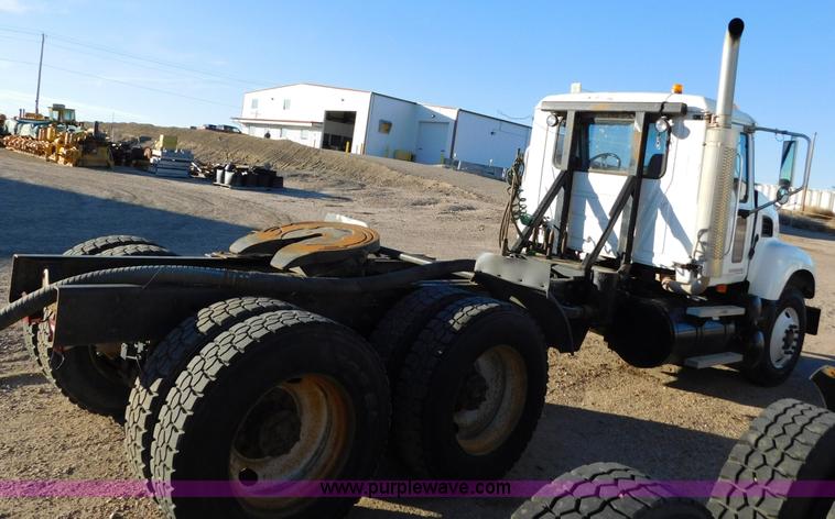 image for item AW9370 2005 Mack CV713 semi truck