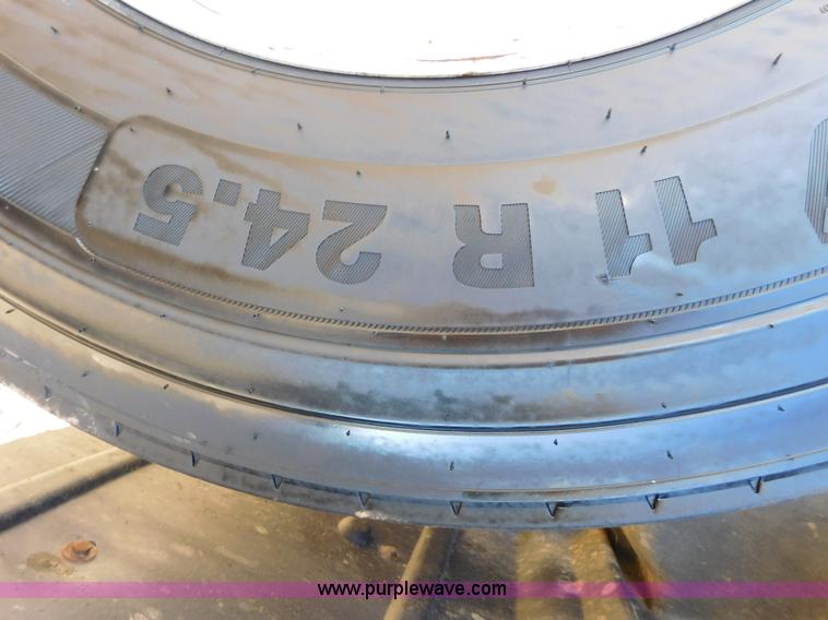 image for item AW9370 2005 Mack CV713 semi truck