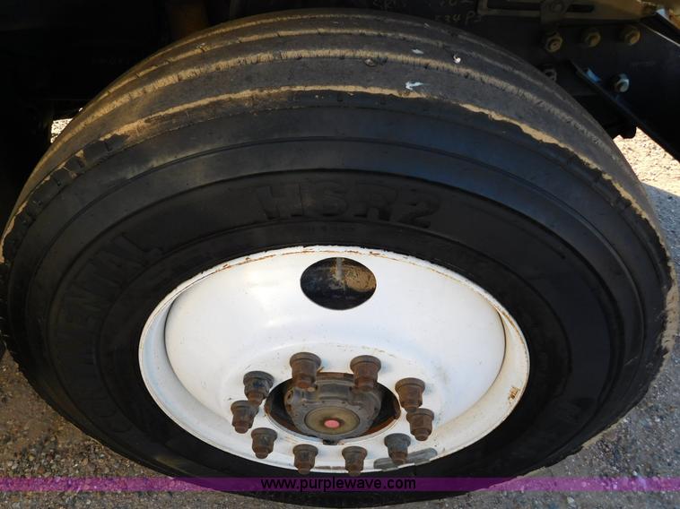 image for item AW9370 2005 Mack CV713 semi truck