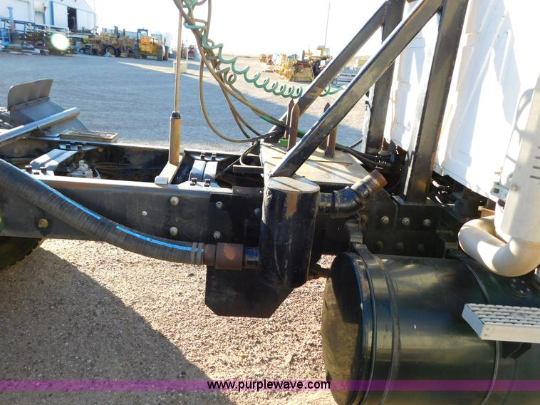 image for item AW9370 2005 Mack CV713 semi truck