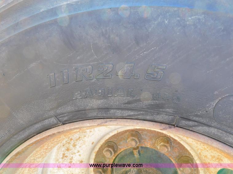 image for item AW9370 2005 Mack CV713 semi truck