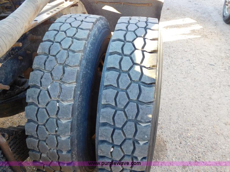 image for item AW9370 2005 Mack CV713 semi truck