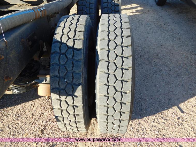 image for item AW9370 2005 Mack CV713 semi truck