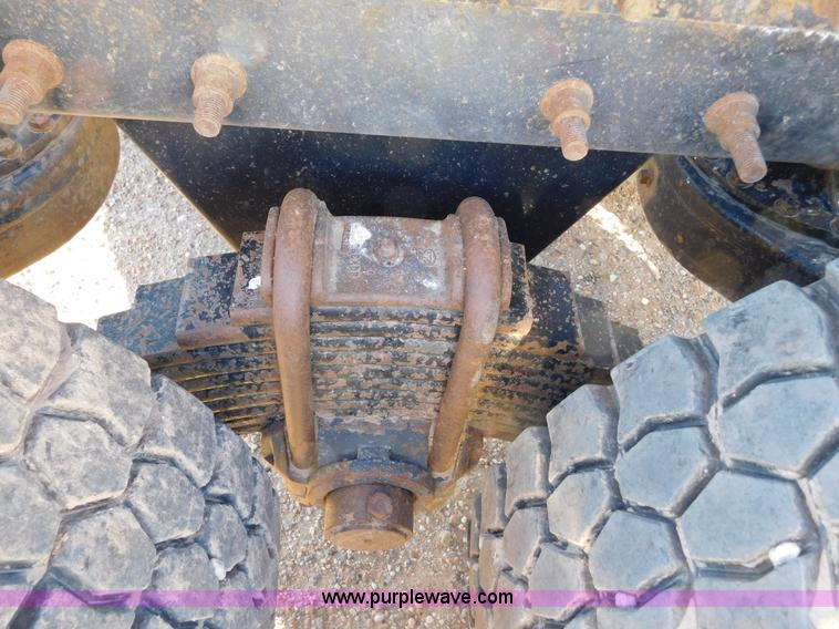 image for item AW9370 2005 Mack CV713 semi truck