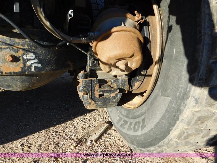 image for item AW9370 2005 Mack CV713 semi truck