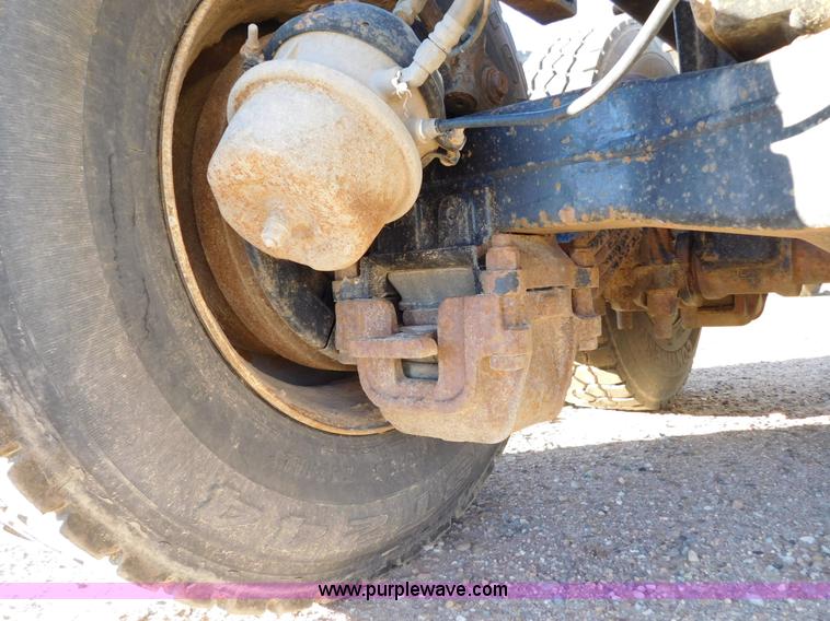 image for item AW9370 2005 Mack CV713 semi truck