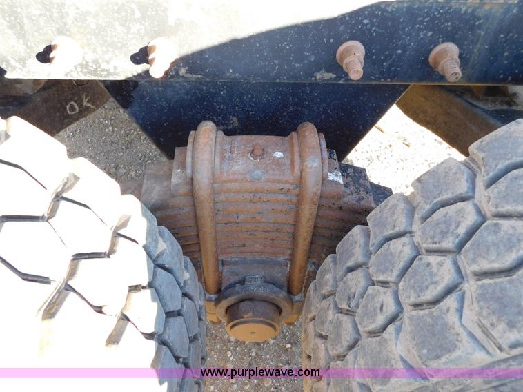 image for item AW9370 2005 Mack CV713 semi truck