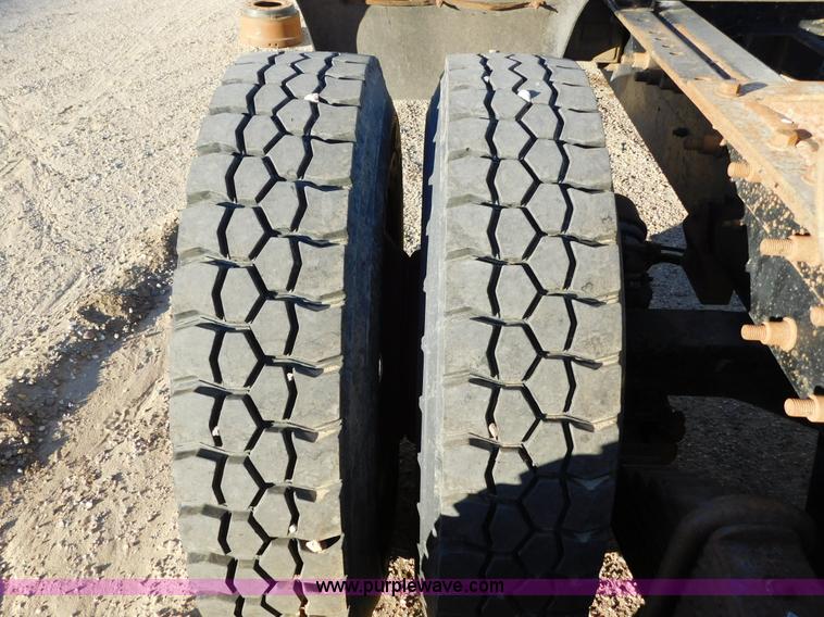 image for item AW9370 2005 Mack CV713 semi truck