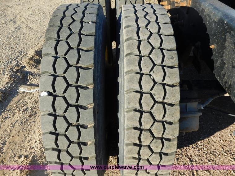 image for item AW9370 2005 Mack CV713 semi truck