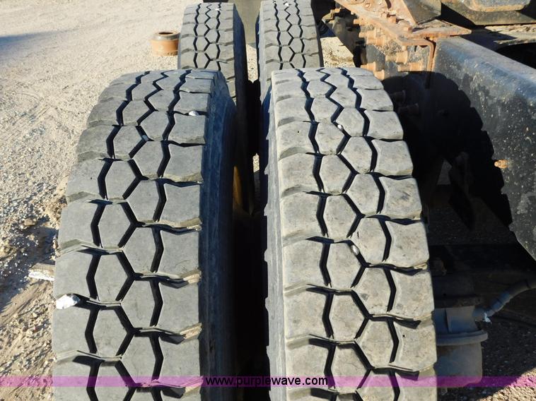 image for item AW9370 2005 Mack CV713 semi truck