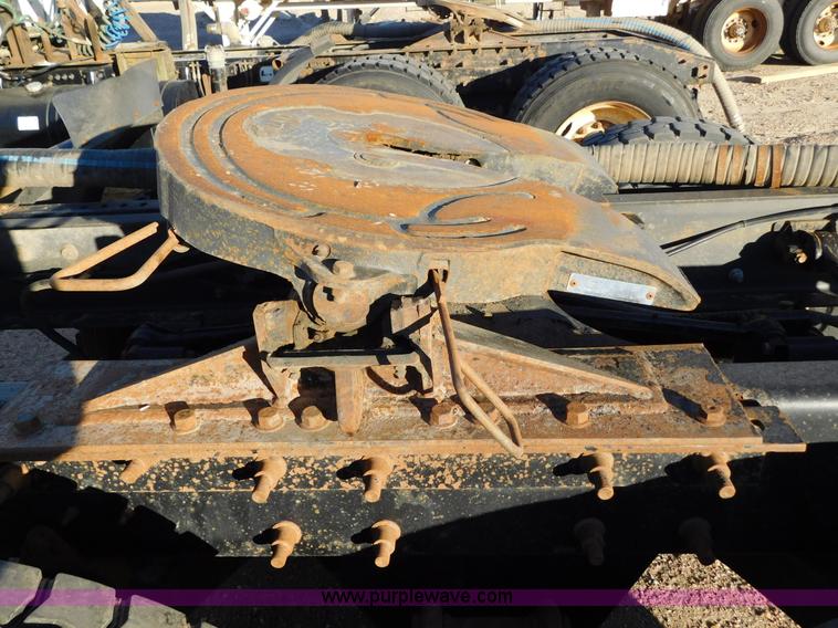 image for item AW9370 2005 Mack CV713 semi truck