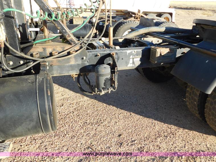 image for item AW9370 2005 Mack CV713 semi truck