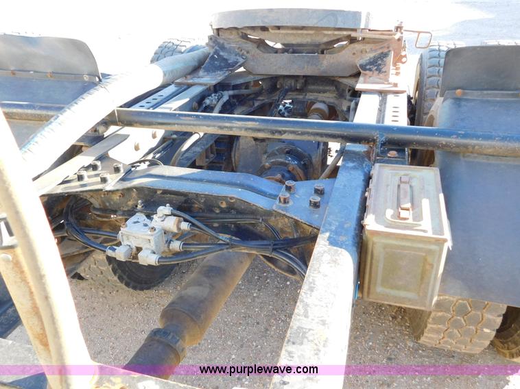 image for item AW9370 2005 Mack CV713 semi truck