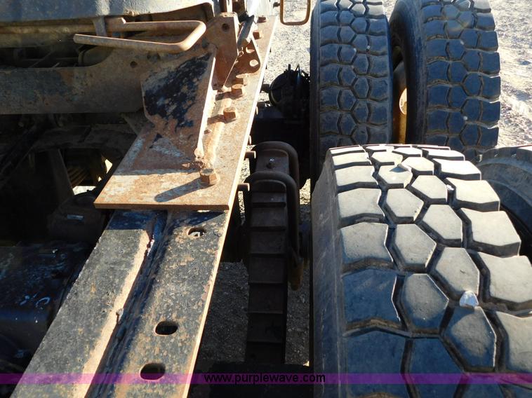 image for item AW9370 2005 Mack CV713 semi truck