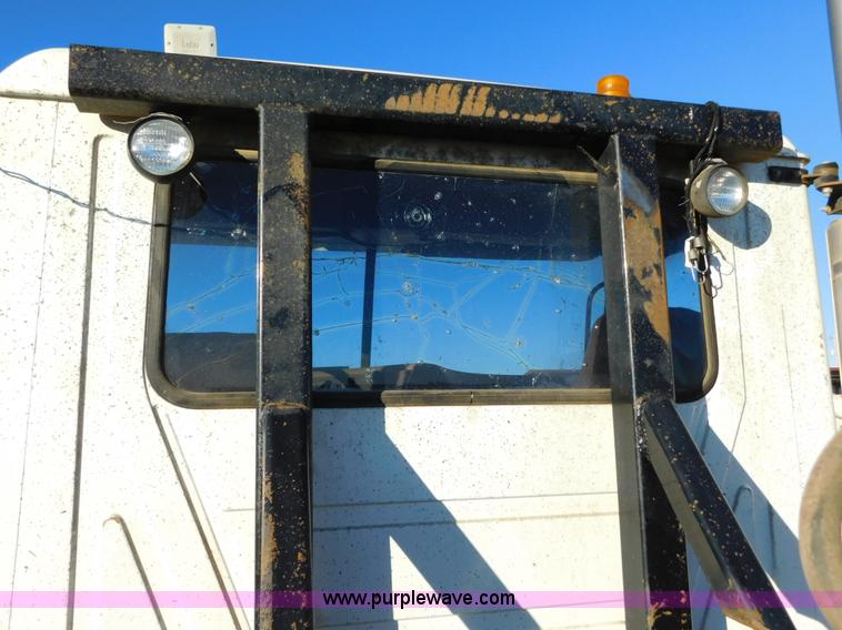 image for item AW9370 2005 Mack CV713 semi truck