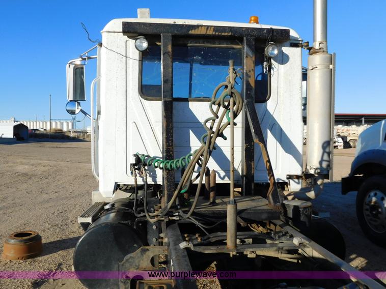 image for item AW9370 2005 Mack CV713 semi truck