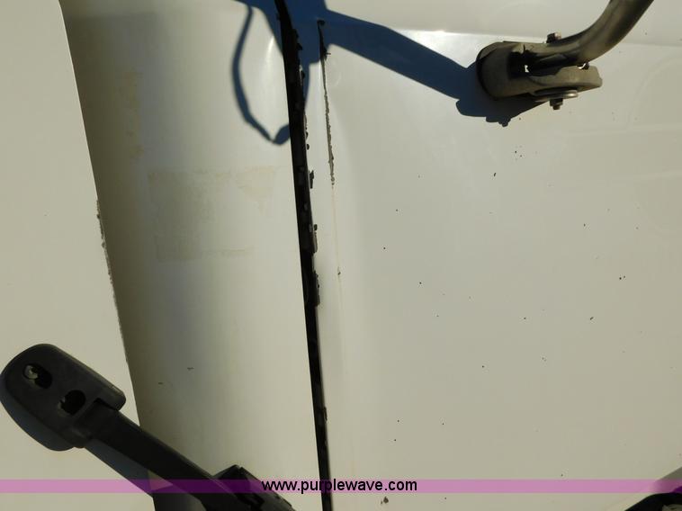 image for item AW9370 2005 Mack CV713 semi truck