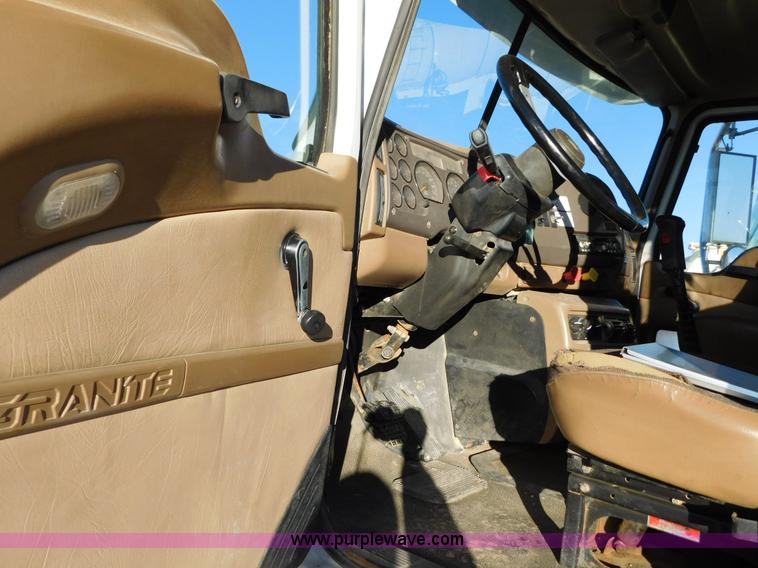 image for item AW9370 2005 Mack CV713 semi truck