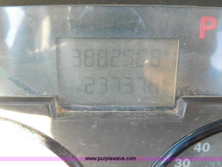 image for item AW9370 2005 Mack CV713 semi truck