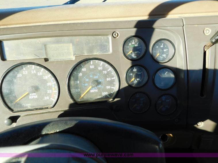 image for item AW9370 2005 Mack CV713 semi truck