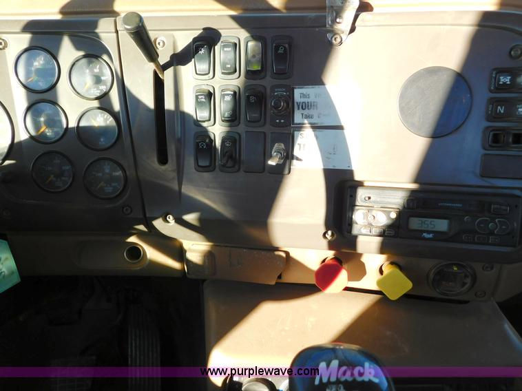 image for item AW9370 2005 Mack CV713 semi truck