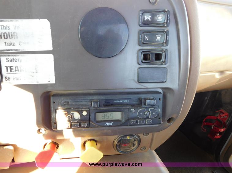 image for item AW9370 2005 Mack CV713 semi truck