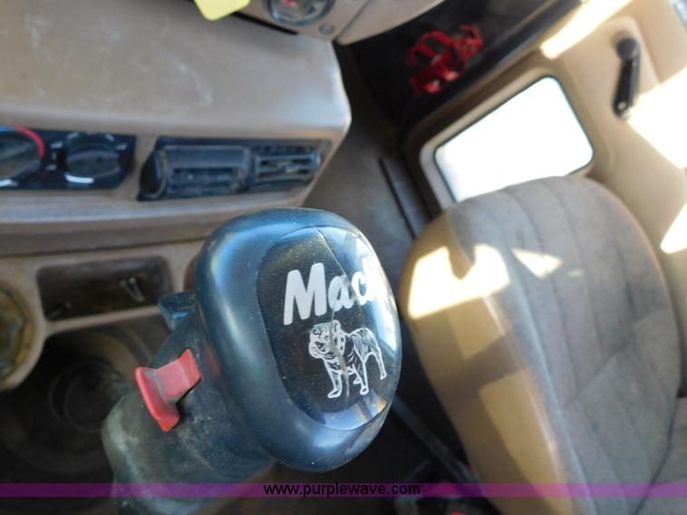 image for item AW9370 2005 Mack CV713 semi truck