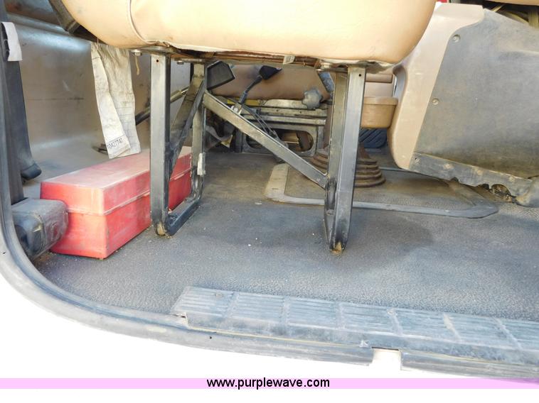 image for item AW9370 2005 Mack CV713 semi truck