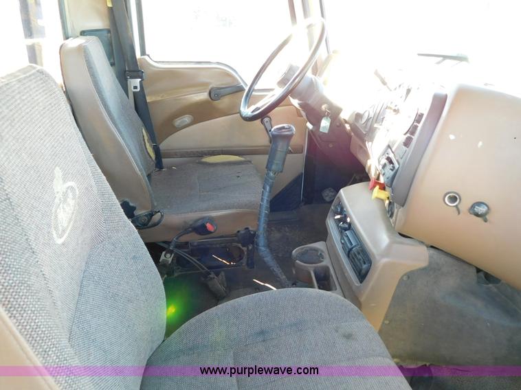 image for item AW9370 2005 Mack CV713 semi truck