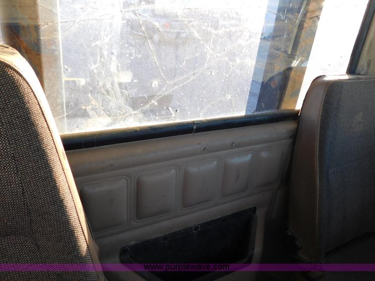 image for item AW9370 2005 Mack CV713 semi truck