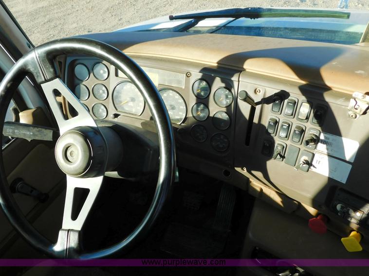 image for item AW9370 2005 Mack CV713 semi truck