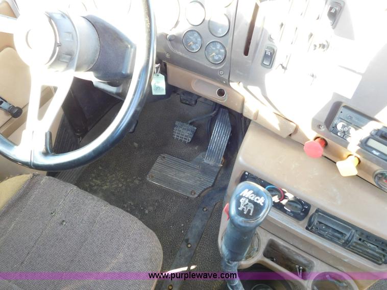 image for item AW9370 2005 Mack CV713 semi truck