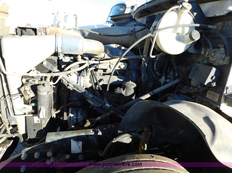 image for item AW9370 2005 Mack CV713 semi truck