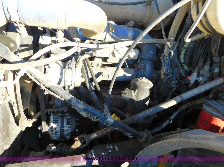 image for item AW9370 2005 Mack CV713 semi truck