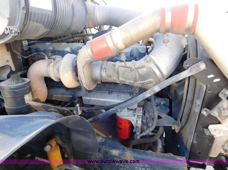 image for item AW9370 2005 Mack CV713 semi truck